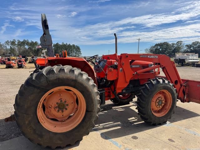 Image of Kubota M9000 equipment image 1