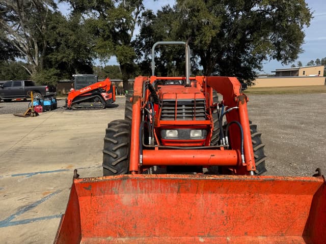 Image of Kubota M9000 equipment image 4
