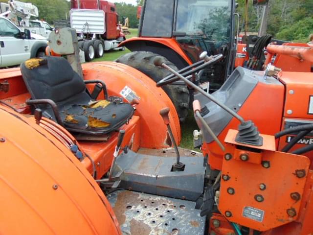 Image of Kubota M9000 equipment image 4