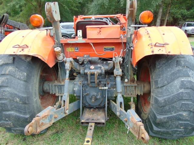 Image of Kubota M9000 equipment image 2