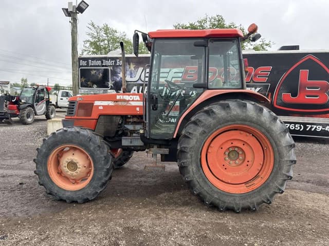 Image of Kubota M9000 equipment image 1