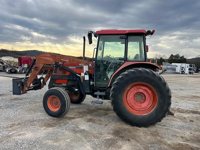 Image of Kubota M9000 equipment image 1