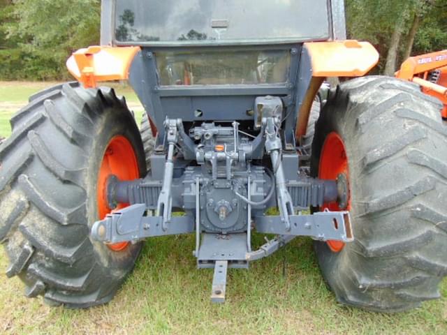 Image of Kubota M9000 equipment image 2