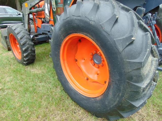 Image of Kubota M9000 equipment image 4