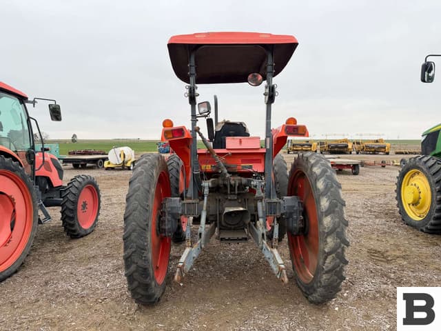 Image of Kubota M9000 equipment image 3