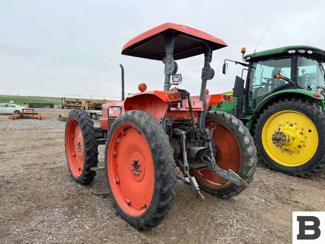 Image of Kubota M9000 equipment image 2