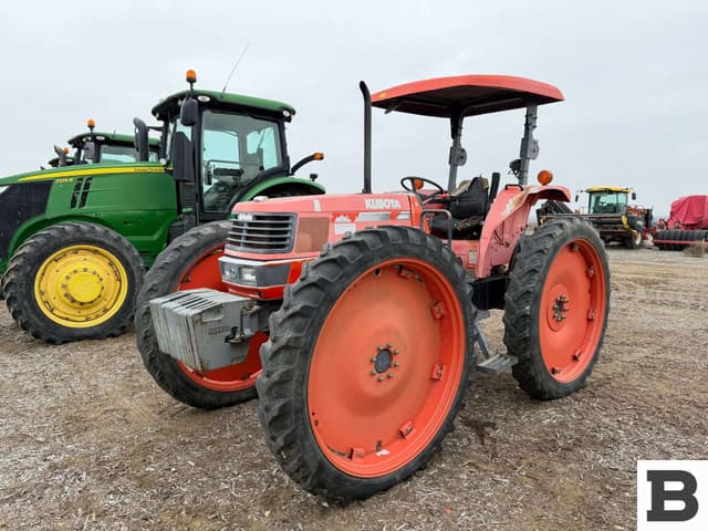 Image of Kubota M9000 equipment image 1
