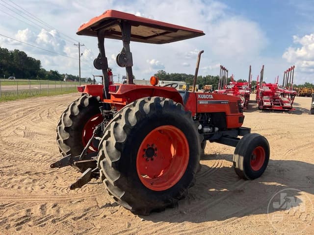 Image of Kubota M9000 equipment image 4