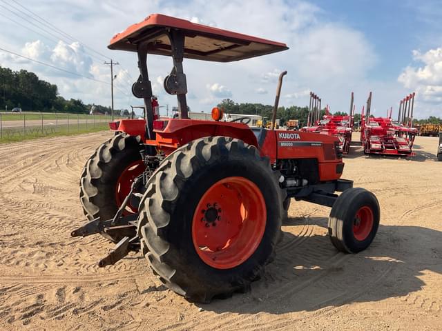 Image of Kubota M9000 equipment image 4