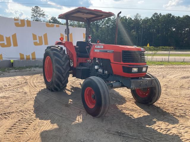 Image of Kubota M9000 equipment image 2