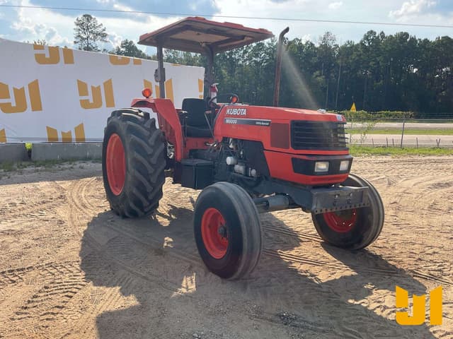 Image of Kubota M9000 equipment image 2
