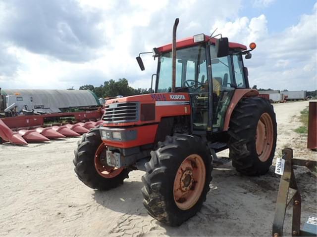 Image of Kubota M9000 equipment image 2