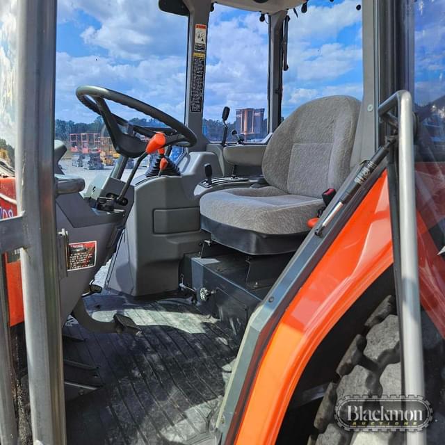 Image of Kubota M9000 equipment image 2