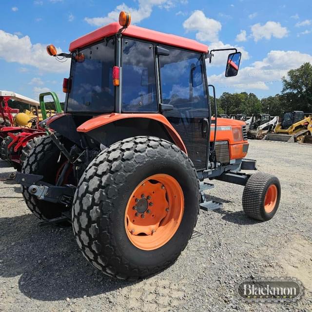 Image of Kubota M9000 equipment image 4