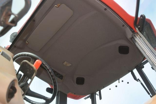 Image of Kubota M9540 equipment image 4