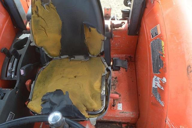 Image of Kubota M9540 equipment image 4