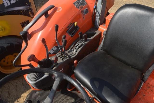 Image of Kubota M9540 equipment image 4