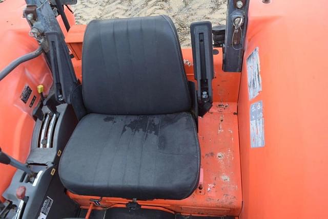 Image of Kubota M9540 equipment image 4