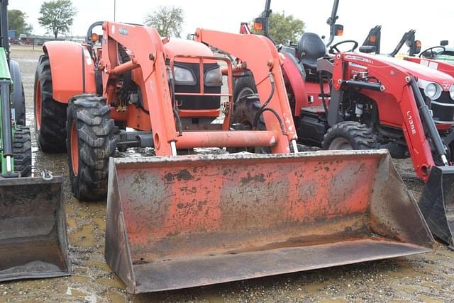 Image of Kubota M9540 equipment image 3