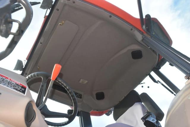 Image of Kubota M9540 equipment image 4