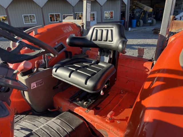 Image of Kubota M9540 equipment image 4