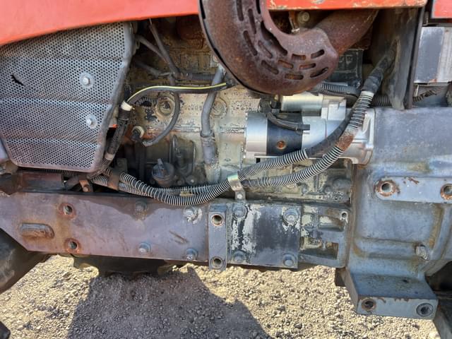 Image of Kubota M9540 equipment image 3