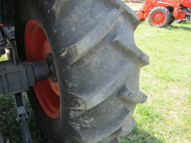 Image of Kubota M9540 equipment image 4