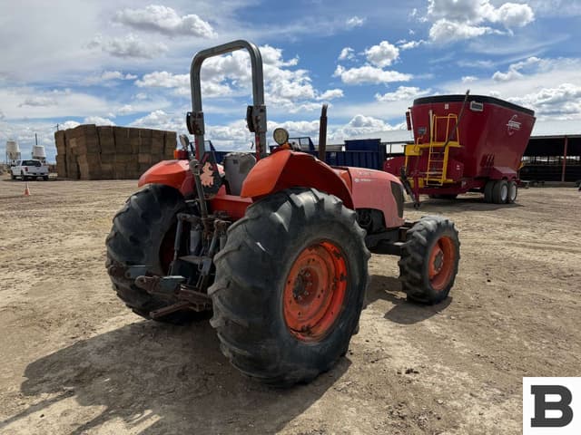 Image of Kubota M9540 equipment image 4