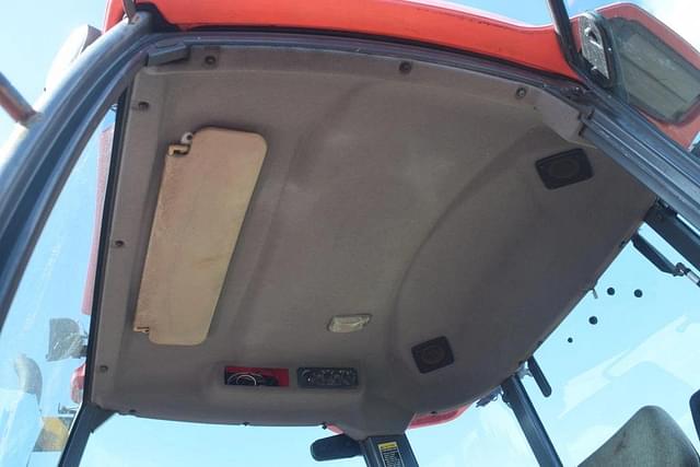Image of Kubota M9540 equipment image 4