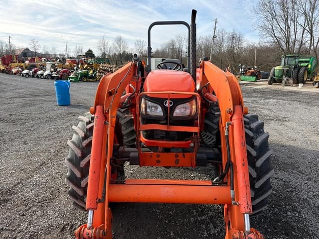 Image of Kubota M9540 equipment image 3