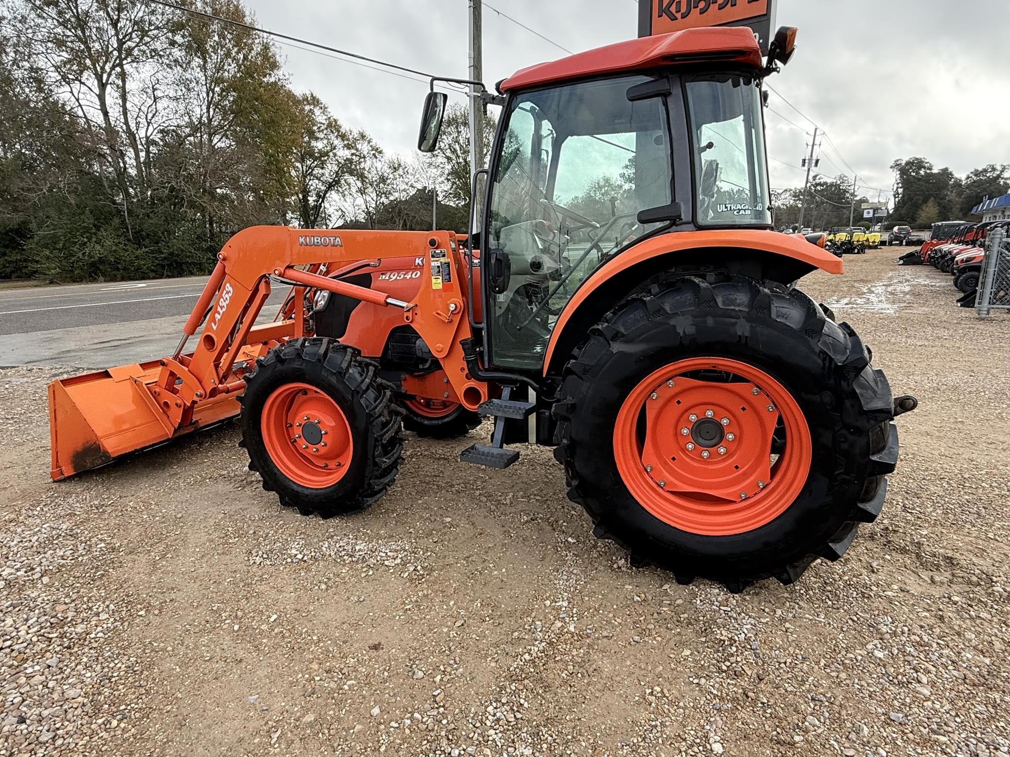 2010 Kubota M9540HDC1 Equipment Image0