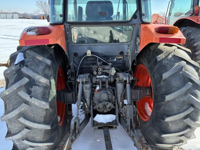 Image of Kubota M9960 equipment image 4
