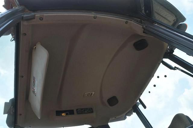 Image of Kubota M9960 equipment image 4