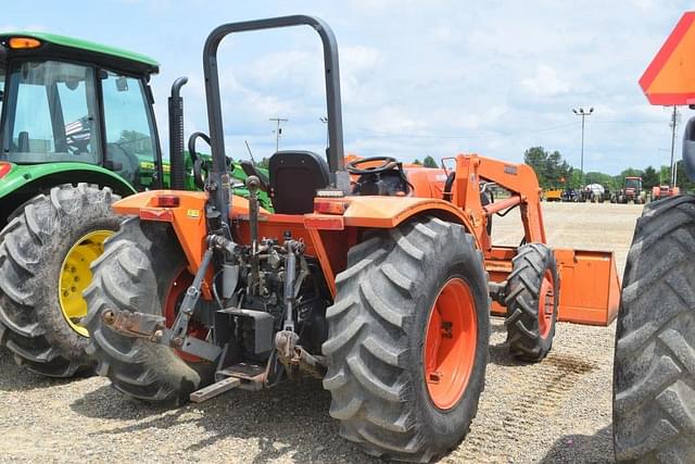 Image of Kubota M9960 equipment image 2