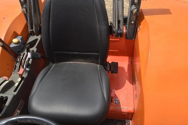 Image of Kubota M9960 equipment image 4