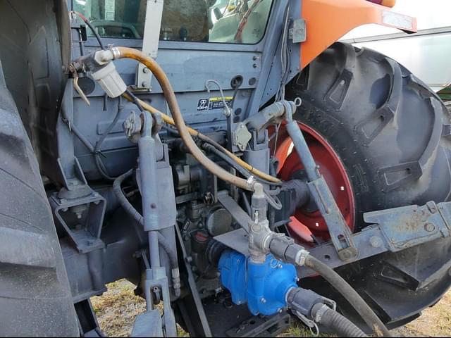 Image of Kubota M9960 equipment image 4