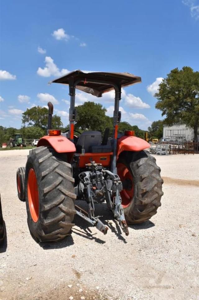 Image of Kubota M9960 equipment image 4