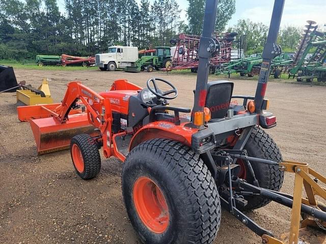 Image of Kubota B3200 equipment image 2