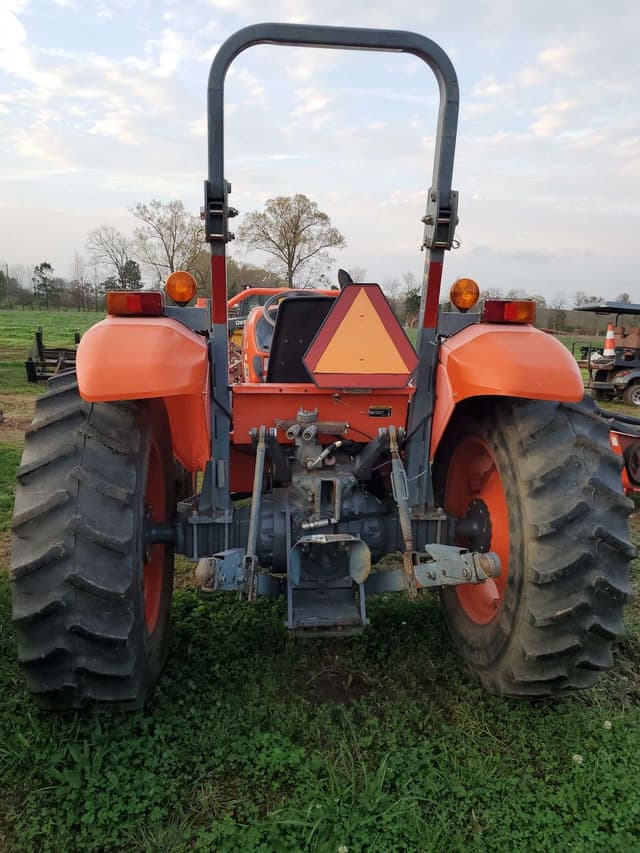 Image of Kubota M5640SU equipment image 2