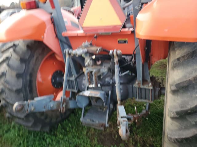 Image of Kubota M5640SU equipment image 3