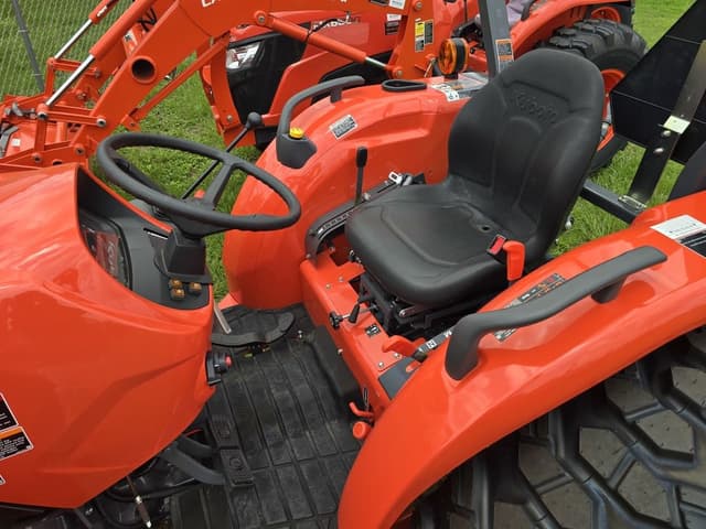 Image of Kubota MX5400 equipment image 1