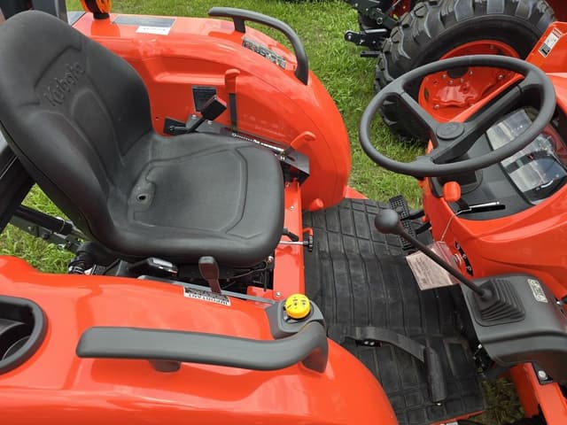 Image of Kubota MX5400 equipment image 2
