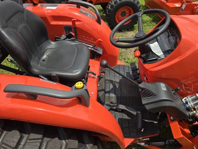 Image of Kubota MX6000 equipment image 2