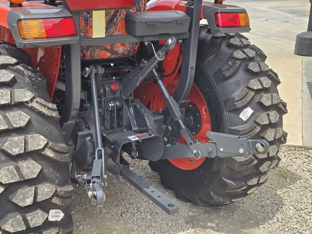 Image of Kubota MX6000 equipment image 4