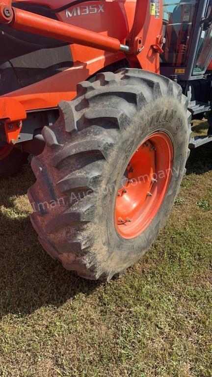 Image of Kubota M135X equipment image 3