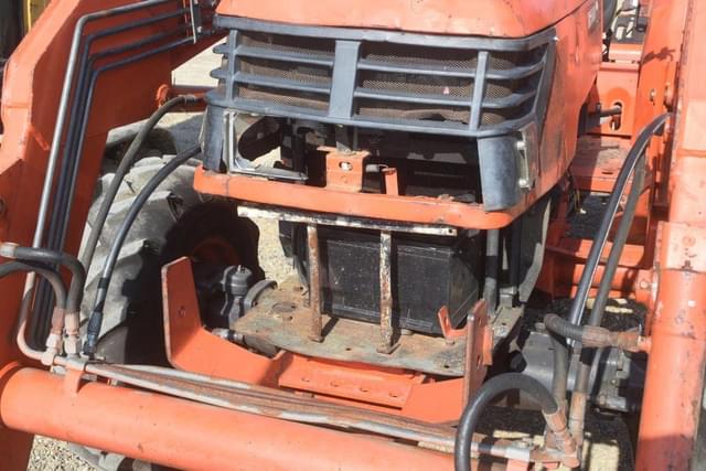 Image of Kubota MX5000 equipment image 4