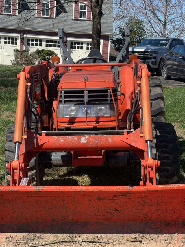 Image of Kubota MX5000 equipment image 4