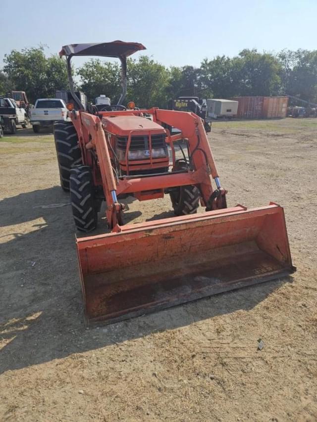 Image of Kubota MX5000 equipment image 2