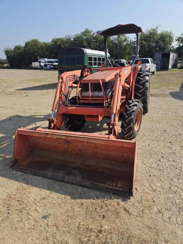Image of Kubota MX5000 equipment image 1