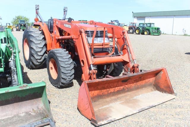 Image of Kubota MX5000 equipment image 3